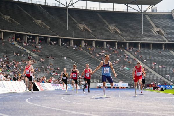 Henrik Krause (LG Olympia Dortmund), Arne Leppelsack (TSV Graefelfing), Fabian Dammermann (LG Osnabrueck), Johannes Floors (TSV Bayer 04 Leverkusen), Marvin Schlegel (LAC Erdgas Chemnitz), Marc Koch (LG Nord Berlin) ueber 400m waehrend der deutschen Leichtathletik-Meisterschaften im Olympiastadion am 25.06.2022 in Berlin